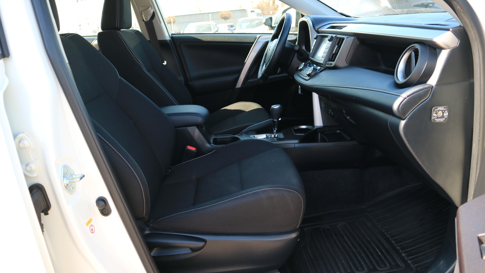 Toyota RAV4 2018 року з пробігом 62084 км, Універсал, Тойота Центр Київ "Автосаміт Укравто Столичне", м.Київ - 1009000 ГРН | Фото № 6