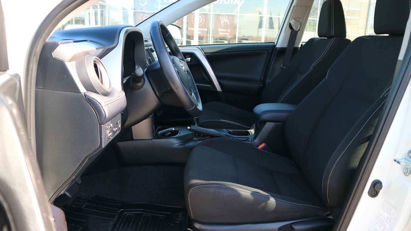 Toyota RAV4 2018 року з пробігом 62084 км, Універсал, Тойота Центр Київ "Автосаміт Укравто Столичне", м.Київ - 1009000 ГРН | Фото № 13