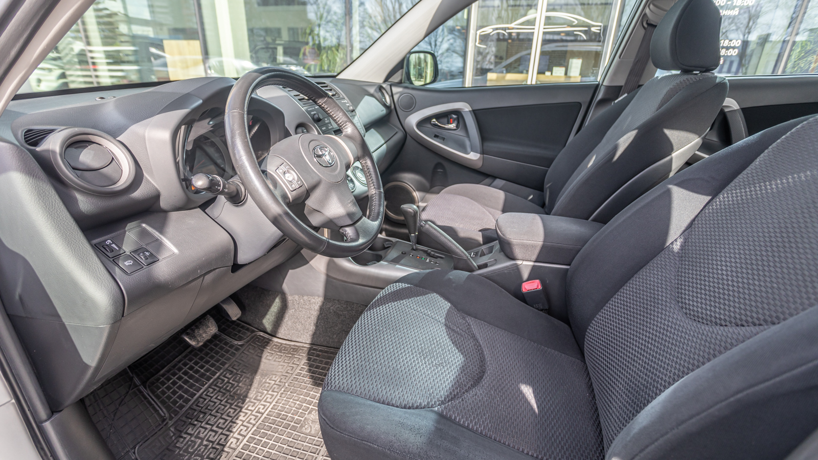 Toyota RAV4 2006 року, Універсал, Тойота Центр Дніпро "Алмаз Мотор" на Запорізькому шосе, м.Дніпро | Фото № 13 Toyota RAV4 2006 року з пробігом 266862 км, Універсал, Тойота Центр Дніпро "Алмаз Мотор" на Запорізькому шосе, м.Дніпро - 535000 ГРН | Фото № 13