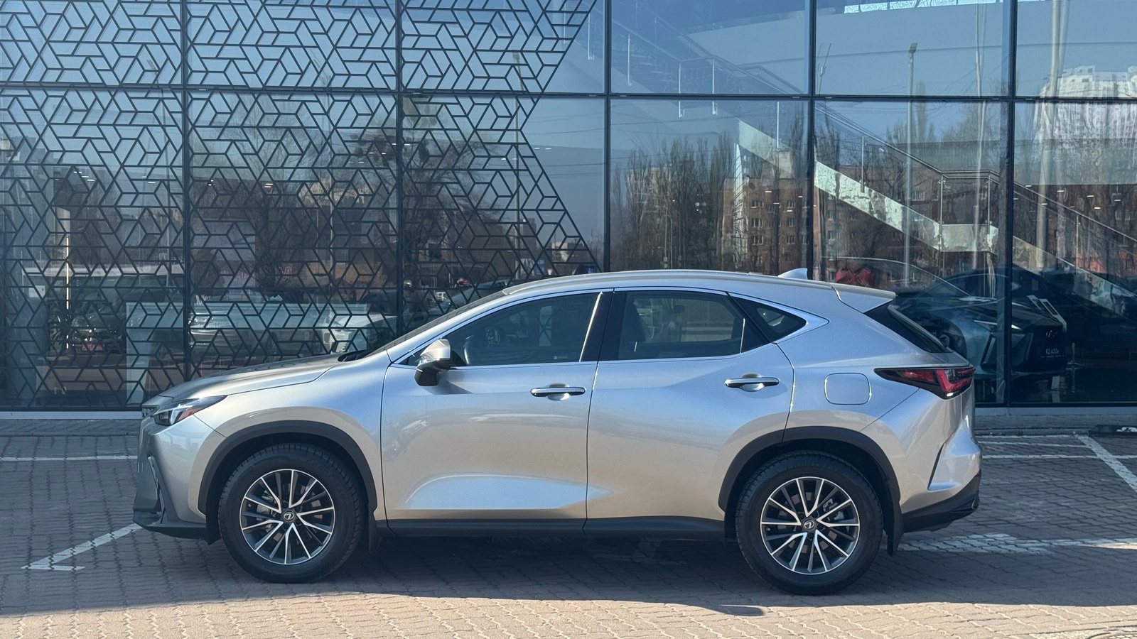 Lexus NX 2022 року з пробігом 65555 км, Універсал, Лексус Київ Захід, м.Київ - 1844000 ГРН | Фото № 3