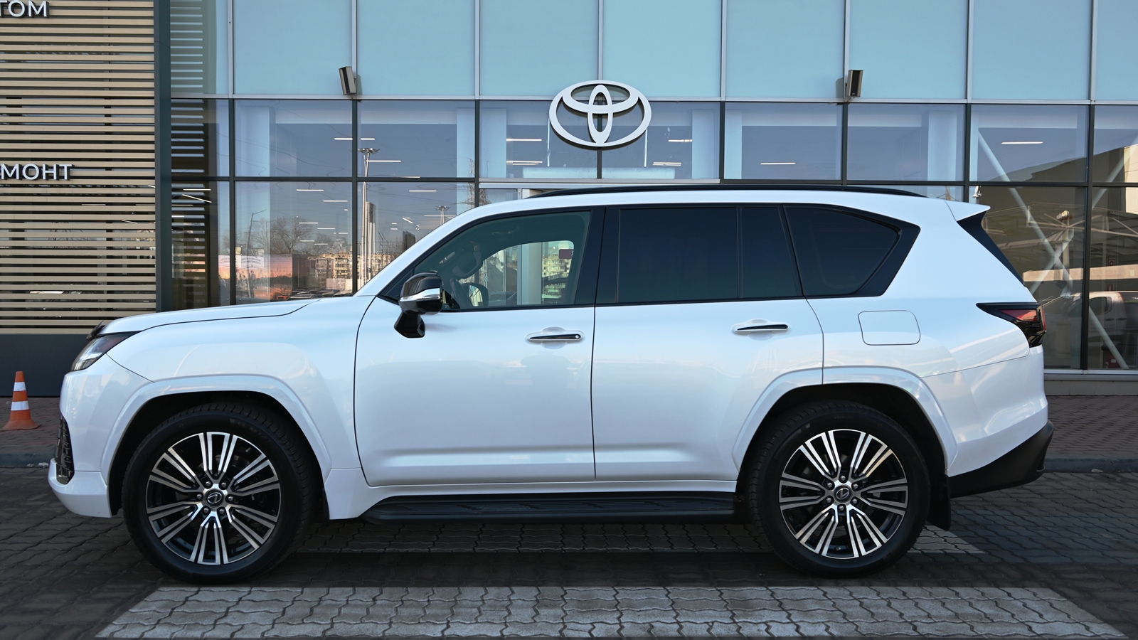 Lexus LX 2022 року з пробігом 115651 км, Універсал, Тойота Центр Київ "Сіті Плаза", м.Київ - 4276632 ГРН | Фото № 3