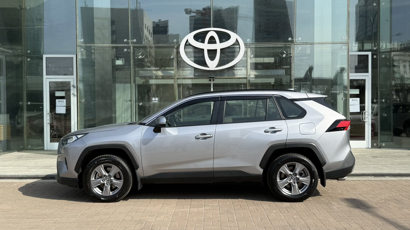 Toyota RAV4 2024 року з пробігом 31746 км, Універсал, Тойота Центр Київ "Автосаміт Укравто", м.Київ - 1715000 ГРН | Фото № 3