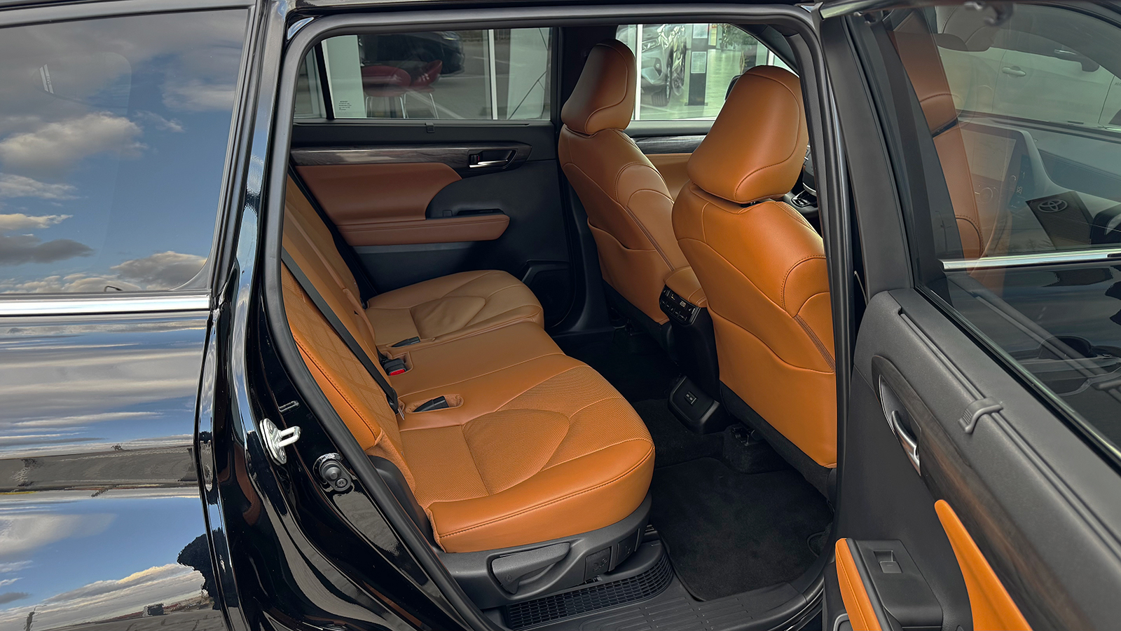 Toyota HIGHLANDER 2024 року, Універсал, Тойота Центр Рівне "Агат Авто", м.Рівне | Фото № 7 Toyota HIGHLANDER 2024 року з пробігом 58520 км, Універсал, Тойота Центр Рівне "Агат Авто", м.Рівне - 2574000 ГРН | Фото № 7