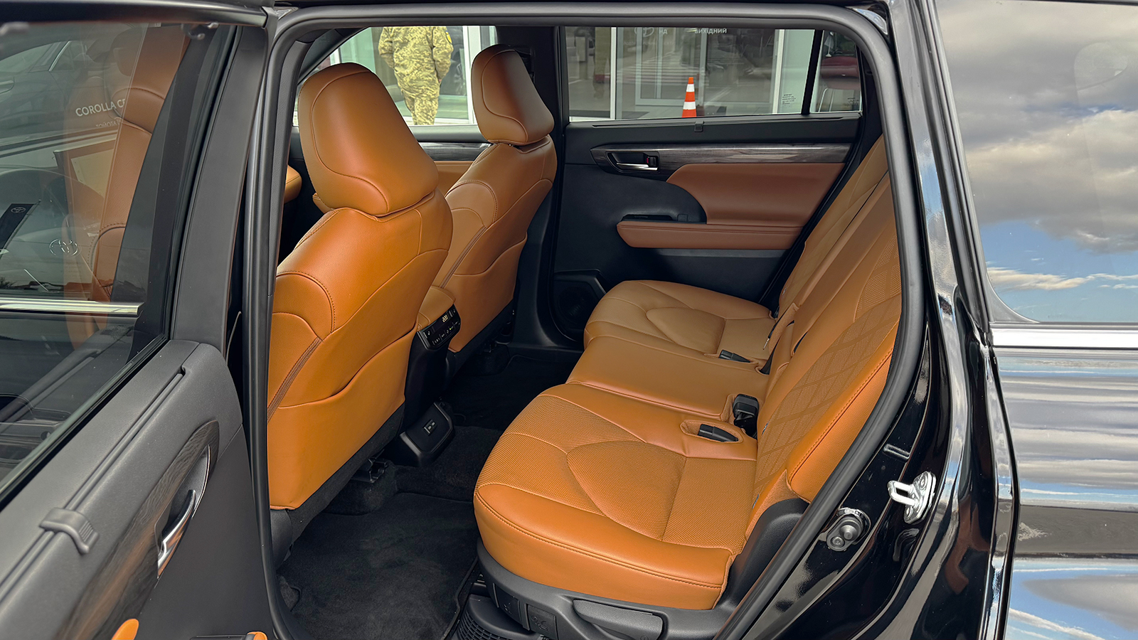 Toyota HIGHLANDER 2024 року, Універсал, Тойота Центр Рівне "Агат Авто", м.Рівне | Фото № 11 Toyota HIGHLANDER 2024 року з пробігом 58520 км, Універсал, Тойота Центр Рівне "Агат Авто", м.Рівне - 2574000 ГРН | Фото № 11