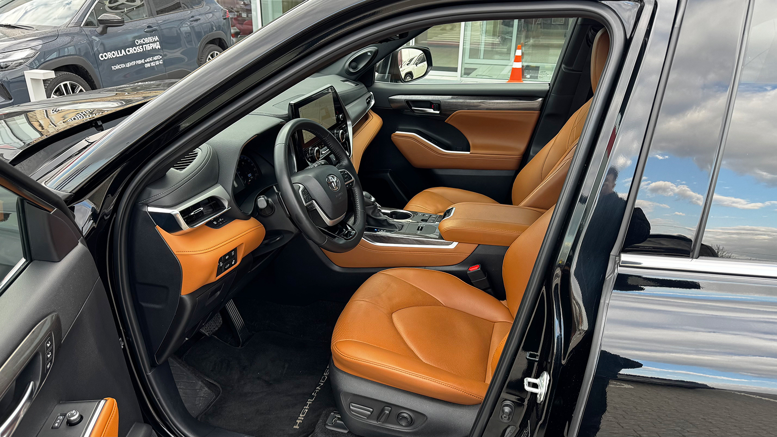 Toyota HIGHLANDER 2024 року, Універсал, Тойота Центр Рівне "Агат Авто", м.Рівне | Фото № 12 Toyota HIGHLANDER 2024 року з пробігом 58520 км, Універсал, Тойота Центр Рівне "Агат Авто", м.Рівне - 2574000 ГРН | Фото № 12