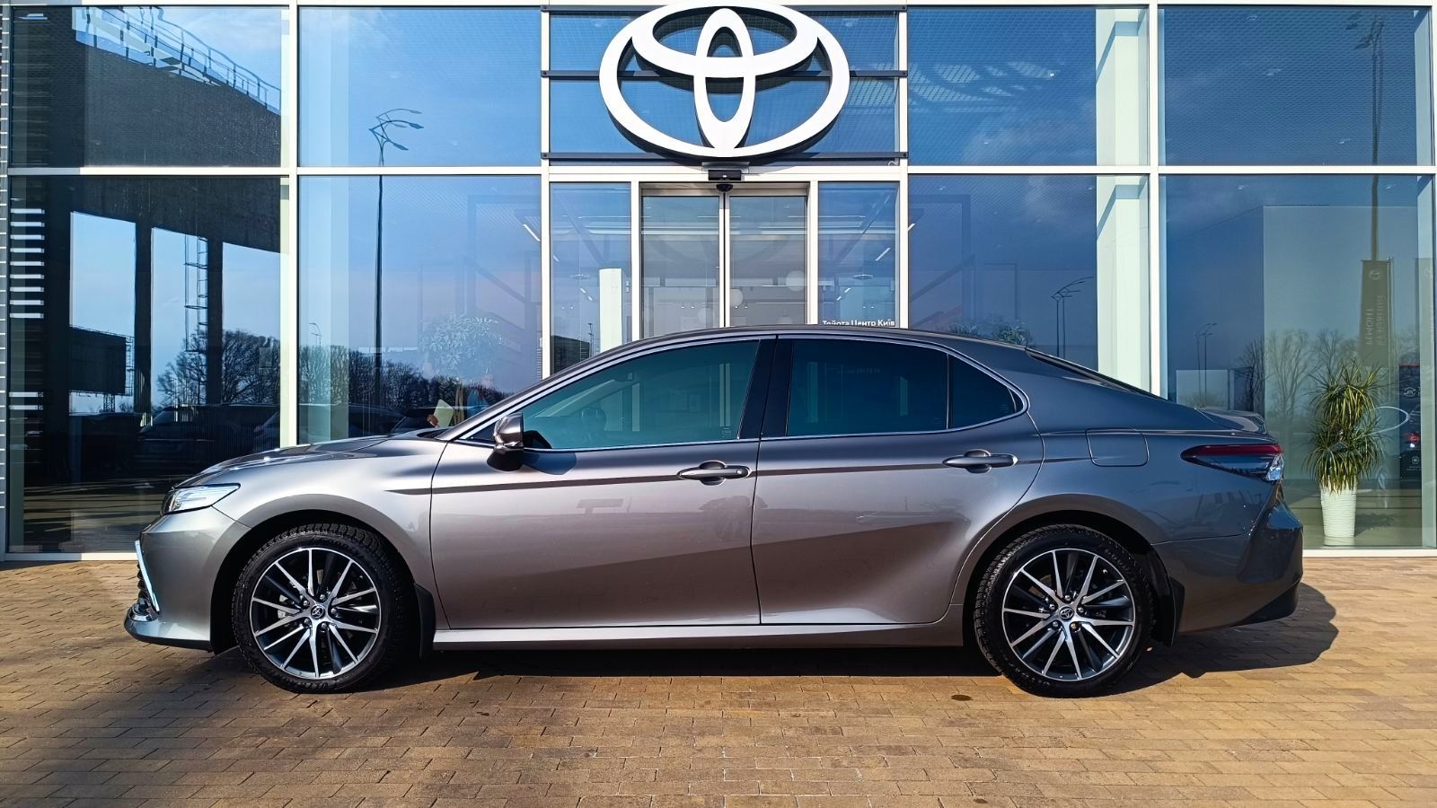 Toyota CAMRY 2023 року з пробігом 31038 км, Седан, Тойота Центр Київ «ВІДІ Аеропорт», м.Київ - 1700000 ГРН | Фото № 3