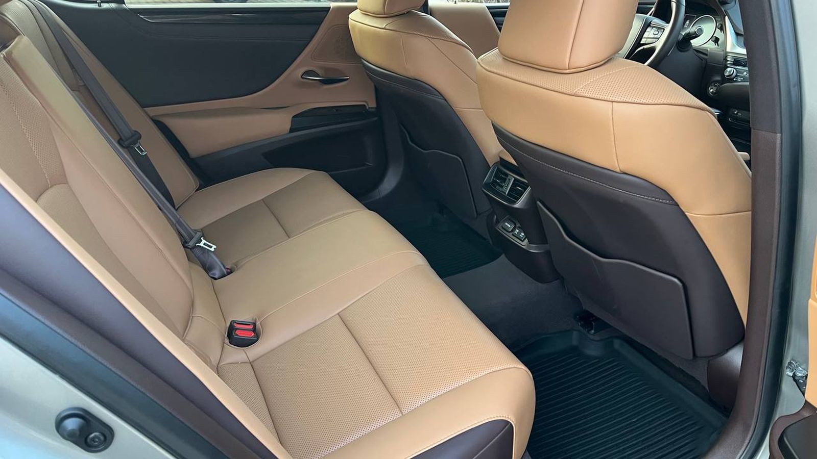 Lexus ES 2020 року, Седан, Тойота Центр Хмельницький "Гранд Мотор", м.Хмельницький | Фото № 7 Lexus ES 2020 року з пробігом 66625 км, Седан, Тойота Центр Хмельницький "Гранд Мотор", м.Хмельницький - 1300000 ГРН | Фото № 7