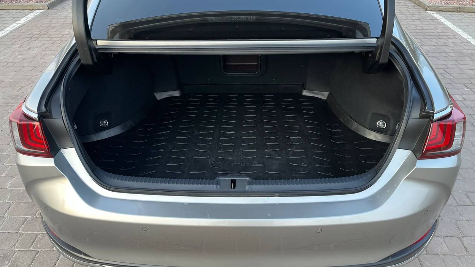 Lexus ES 2020 року, Седан, Тойота Центр Хмельницький "Гранд Мотор", м.Хмельницький | Фото № 10 Lexus ES 2020 року з пробігом 66625 км, Седан, Тойота Центр Хмельницький "Гранд Мотор", м.Хмельницький - 1300000 ГРН | Фото № 10