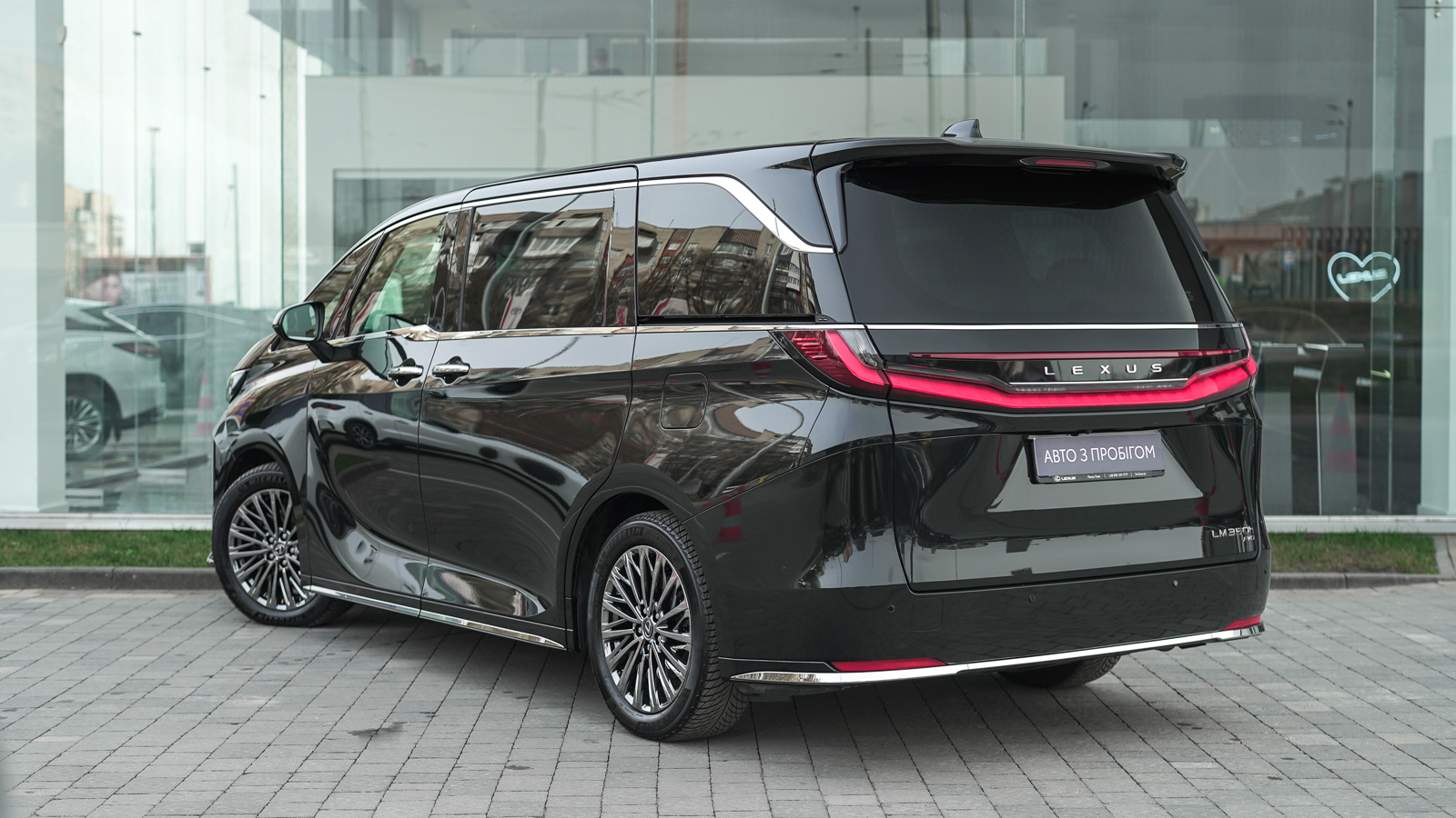 Lexus LM 350h 2025 року, Мінівен, Лексус Львів, м.Львів | Фото № 2 Lexus LM 350h 2025 року з пробігом 1890 км, Мінівен, Лексус Львів, м.Львів - 5206500 ГРН | Фото № 2