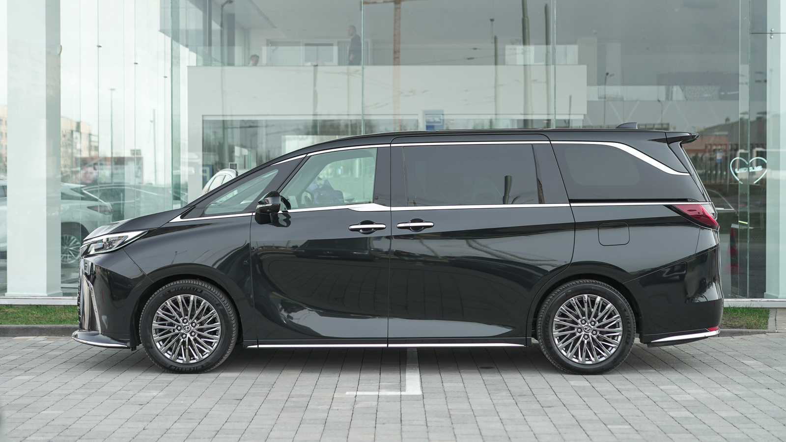 Lexus LM 350h 2025 року, Мінівен, Лексус Львів, м.Львів | Фото № 3 Lexus LM 350h 2025 року з пробігом 1890 км, Мінівен, Лексус Львів, м.Львів - 5206500 ГРН | Фото № 3