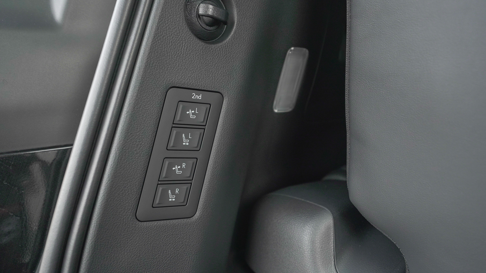 Lexus LM 350h 2025 року, Мінівен, Лексус Львів, м.Львів | Фото № 12 Lexus LM 350h 2025 року з пробігом 1890 км, Мінівен, Лексус Львів, м.Львів - 5206500 ГРН | Фото № 12