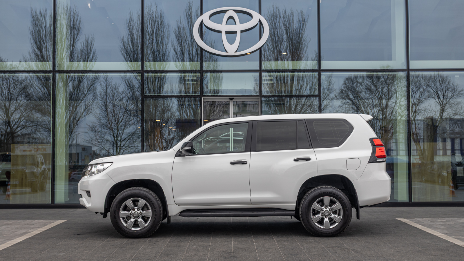 Toyota LAND CRUISER PRADO 2021 року з пробігом 77458 км, Універсал, Тойота Центр Дніпро "Алмаз Мотор" на Запорізькому шосе, м.Дніпро - 1350000 ГРН | Фото № 3