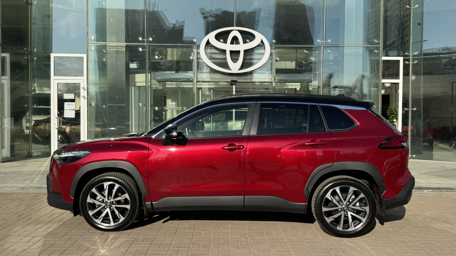 Toyota COROLLA CROSS 2024 року з пробігом 9132 км, Універсал, Тойота Центр Київ "Автосаміт Укравто", м.Київ - 1710000 ГРН | Фото № 3