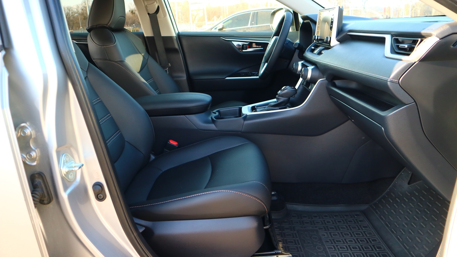 Toyota RAV4 2020 року, Універсал, Тойота Центр Київ "Автосаміт Укравто Столичне", м.Київ | Фото № 6 Toyota RAV4 2020 року з пробігом 60227 км, Універсал, Тойота Центр Київ "Автосаміт Укравто Столичне", м.Київ - 1193000 ГРН | Фото № 6