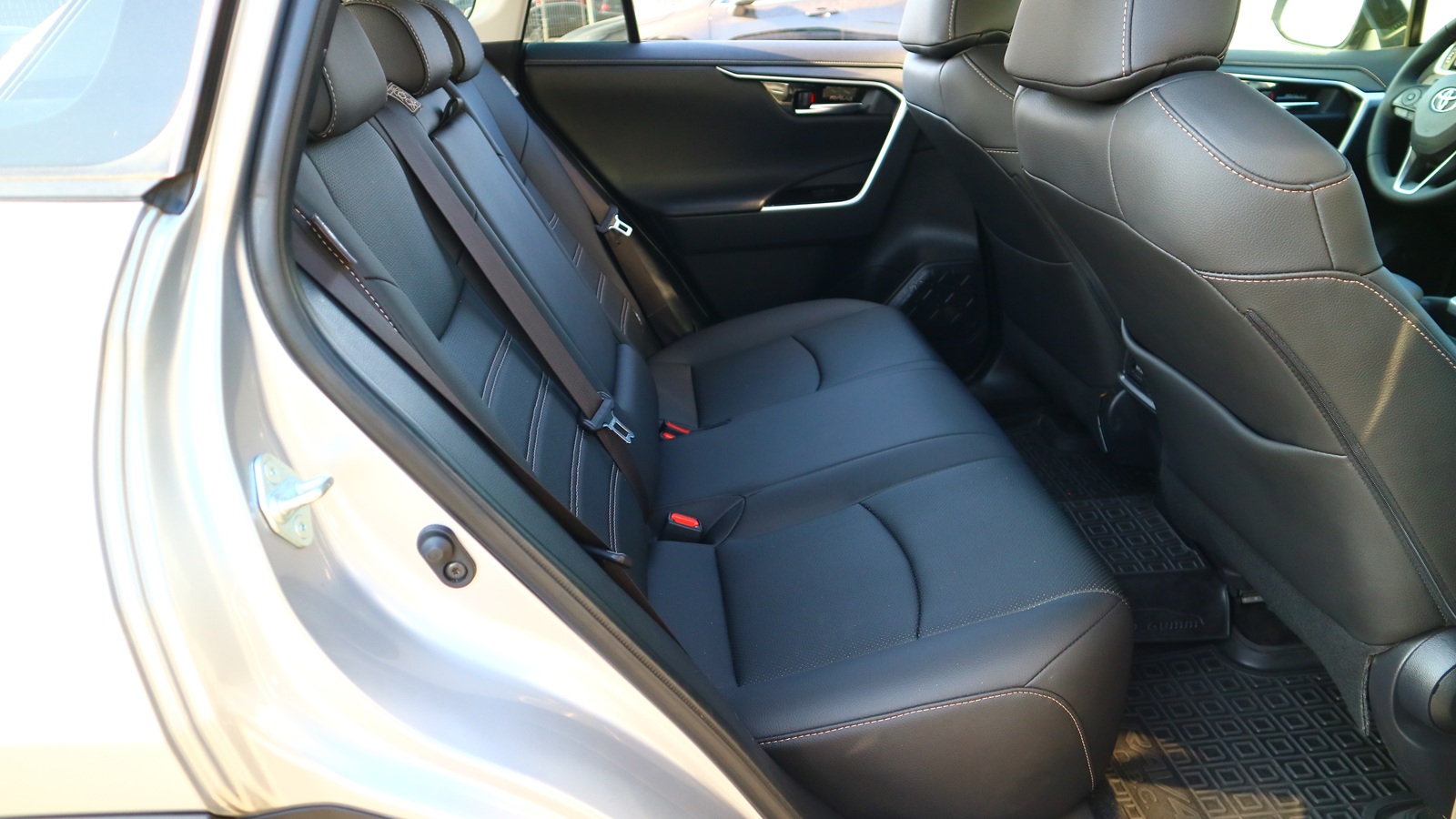 Toyota RAV4 2020 року, Універсал, Тойота Центр Київ "Автосаміт Укравто Столичне", м.Київ | Фото № 7 Toyota RAV4 2020 року з пробігом 60227 км, Універсал, Тойота Центр Київ "Автосаміт Укравто Столичне", м.Київ - 1193000 ГРН | Фото № 7