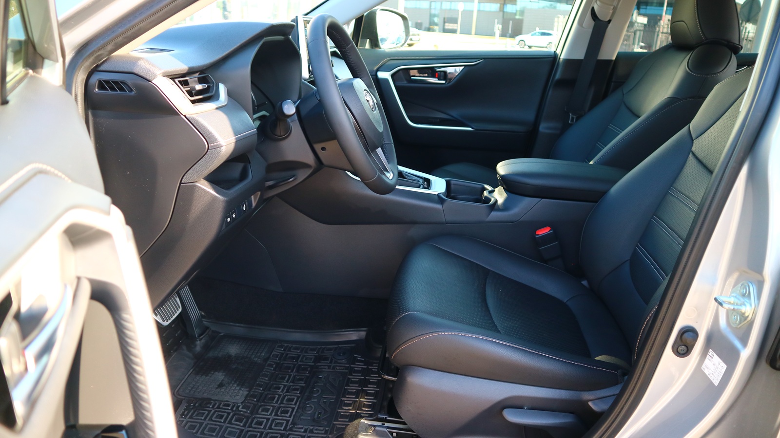 Toyota RAV4 2020 року, Універсал, Тойота Центр Київ "Автосаміт Укравто Столичне", м.Київ | Фото № 13 Toyota RAV4 2020 року з пробігом 60227 км, Універсал, Тойота Центр Київ "Автосаміт Укравто Столичне", м.Київ - 1193000 ГРН | Фото № 13