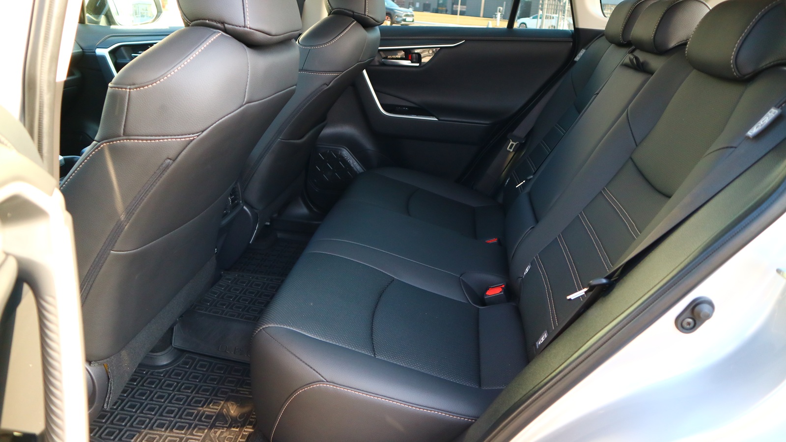 Toyota RAV4 2020 року, Універсал, Тойота Центр Київ "Автосаміт Укравто Столичне", м.Київ | Фото № 14 Toyota RAV4 2020 року з пробігом 60227 км, Універсал, Тойота Центр Київ "Автосаміт Укравто Столичне", м.Київ - 1193000 ГРН | Фото № 14