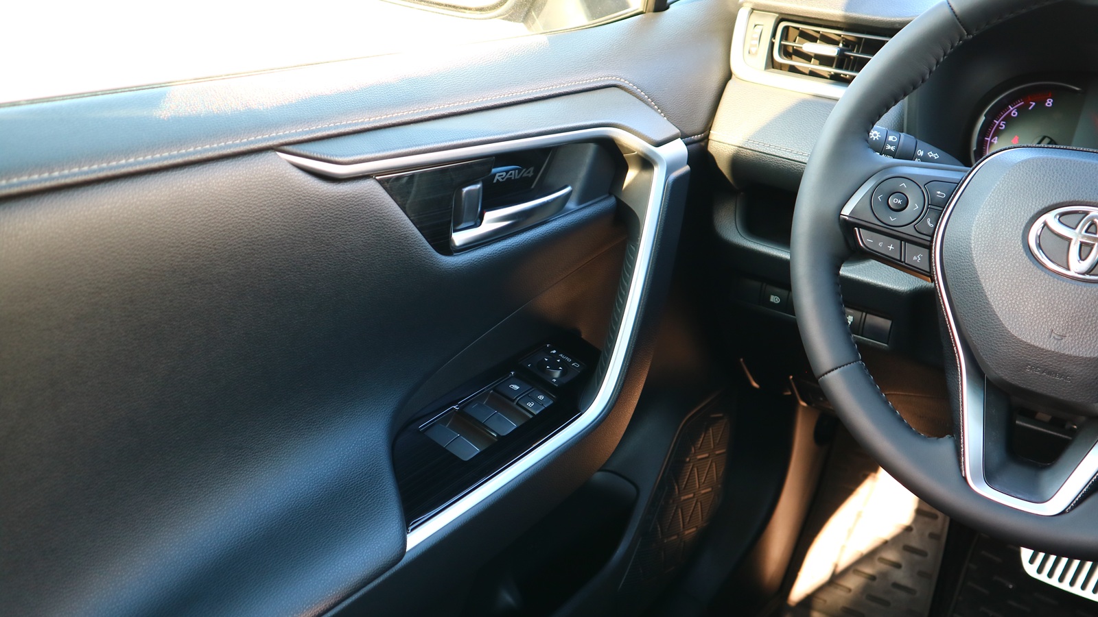 Toyota RAV4 2020 року, Універсал, Тойота Центр Київ "Автосаміт Укравто Столичне", м.Київ | Фото № 16 Toyota RAV4 2020 року з пробігом 60227 км, Універсал, Тойота Центр Київ "Автосаміт Укравто Столичне", м.Київ - 1193000 ГРН | Фото № 16