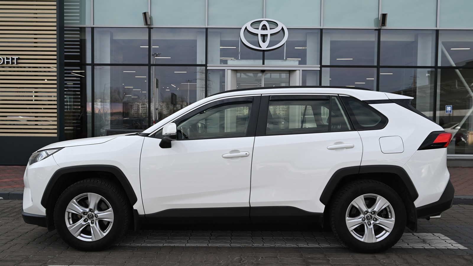 Toyota RAV4 2019 року, Універсал, Тойота Центр Київ "Сіті Плаза", м.Київ | Фото № 3 Toyota RAV4 2019 року з пробігом 99912 км, Універсал, Тойота Центр Київ "Сіті Плаза", м.Київ - 1067220 ГРН | Фото № 3