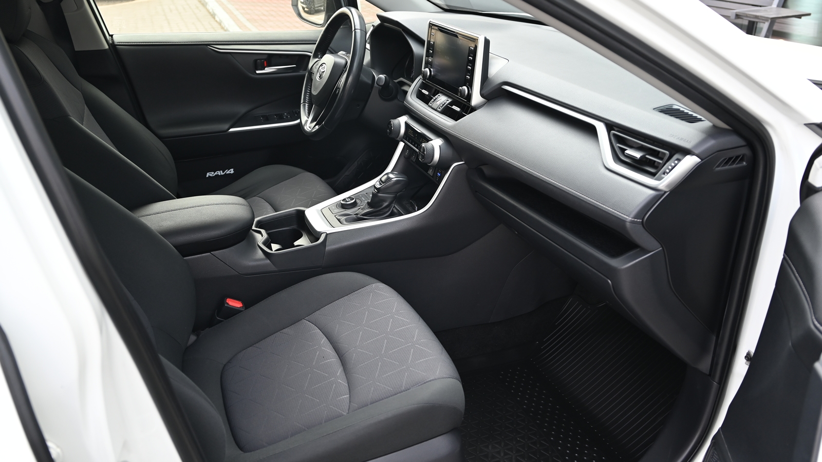 Toyota RAV4 2019 року, Універсал, Тойота Центр Київ "Сіті Плаза", м.Київ | Фото № 6 Toyota RAV4 2019 року з пробігом 99912 км, Універсал, Тойота Центр Київ "Сіті Плаза", м.Київ - 1067220 ГРН | Фото № 6