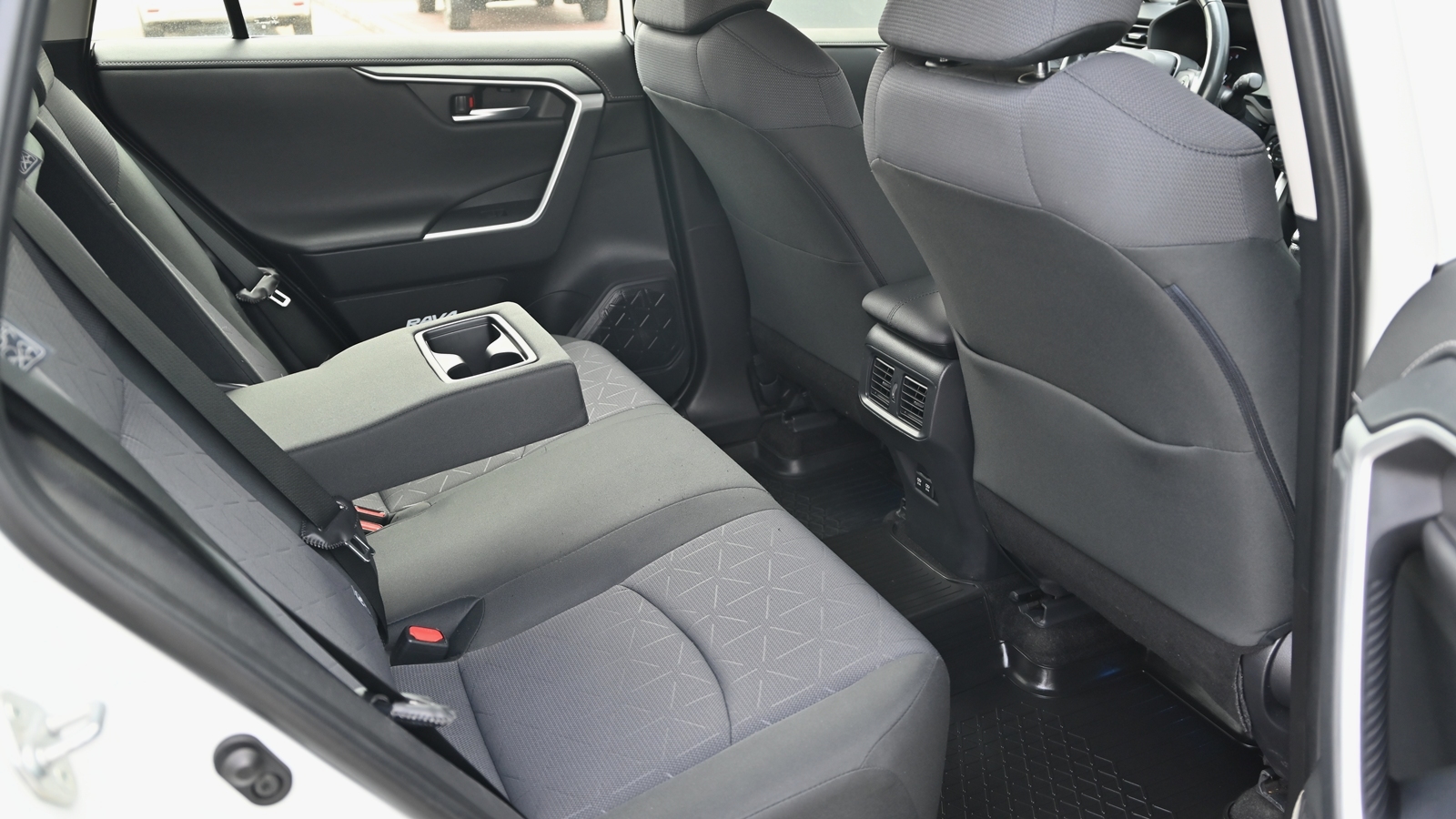 Toyota RAV4 2019 року, Універсал, Тойота Центр Київ "Сіті Плаза", м.Київ | Фото № 7 Toyota RAV4 2019 року з пробігом 99912 км, Універсал, Тойота Центр Київ "Сіті Плаза", м.Київ - 1067220 ГРН | Фото № 7