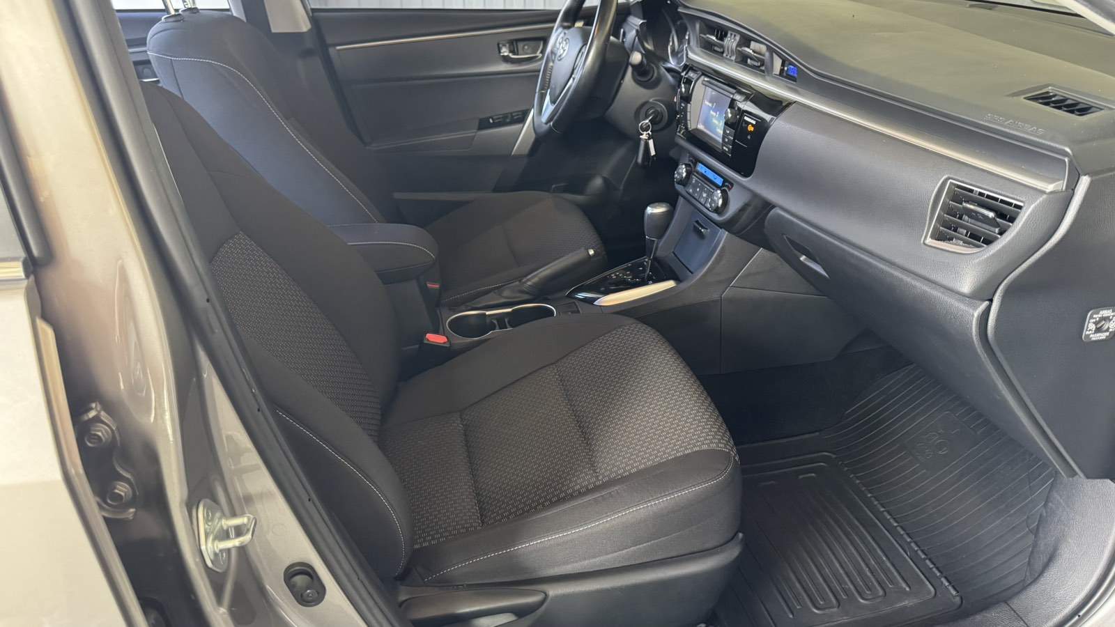 Toyota COROLLA 2016 року, Седан, Тойота Центр Київ "Автосаміт Укравто", м.Київ | Фото № 6 Toyota COROLLA 2016 року з пробігом 95375 км, Седан, Тойота Центр Київ "Автосаміт Укравто", м.Київ - 636000 ГРН | Фото № 6