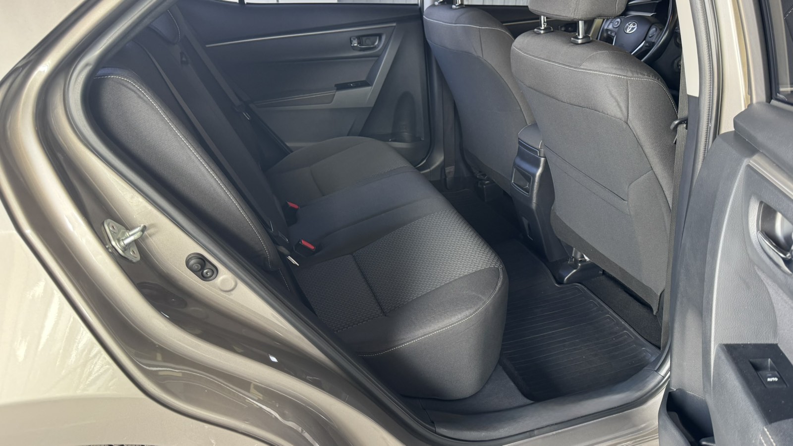 Toyota COROLLA 2016 року, Седан, Тойота Центр Київ "Автосаміт Укравто", м.Київ | Фото № 7 Toyota COROLLA 2016 року з пробігом 95375 км, Седан, Тойота Центр Київ "Автосаміт Укравто", м.Київ - 636000 ГРН | Фото № 7