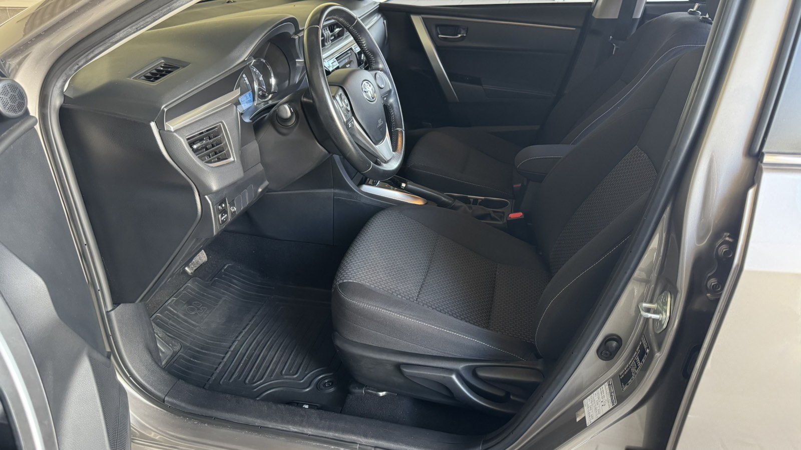 Toyota COROLLA 2016 року, Седан, Тойота Центр Київ "Автосаміт Укравто", м.Київ | Фото № 12 Toyota COROLLA 2016 року з пробігом 95375 км, Седан, Тойота Центр Київ "Автосаміт Укравто", м.Київ - 636000 ГРН | Фото № 12