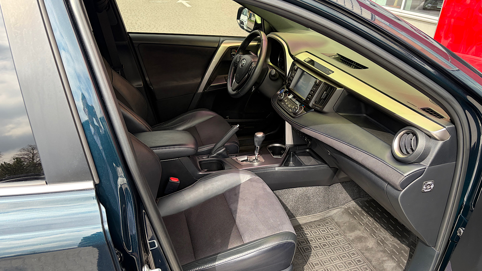 Toyota RAV4 2018 року, Універсал, Тойота Центр Запоріжжя "Восток Автомир", м.Запоріжжя | Фото № 6 Toyota RAV4 2018 року з пробігом 104947 км, Універсал, Тойота Центр Запоріжжя "Восток Автомир", м.Запоріжжя - 1031650 ГРН | Фото № 6