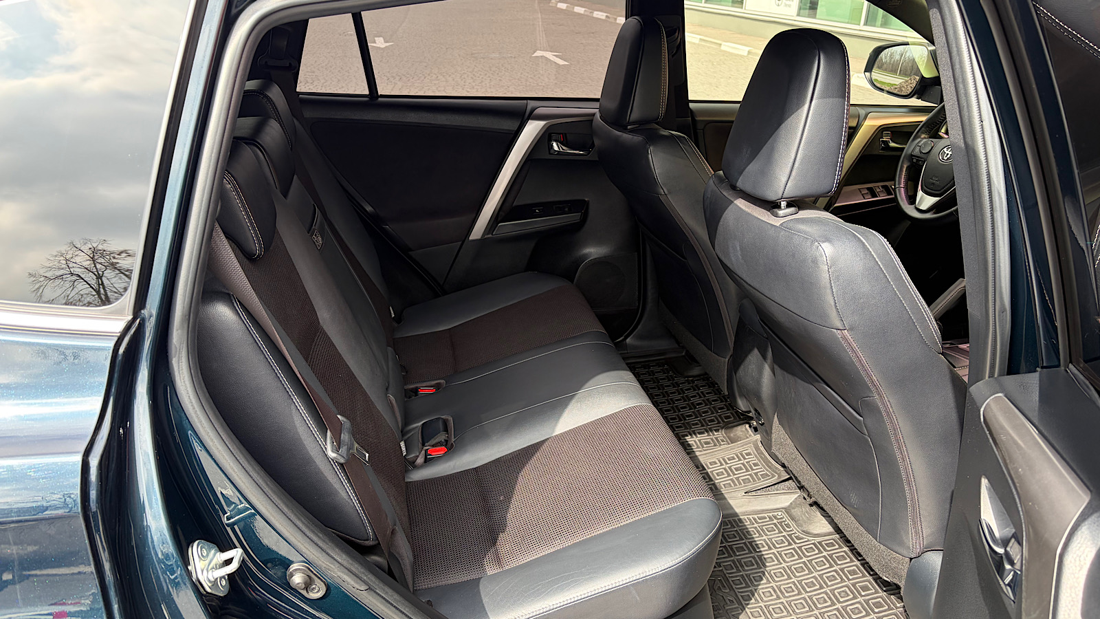 Toyota RAV4 2018 року, Універсал, Тойота Центр Запоріжжя "Восток Автомир", м.Запоріжжя | Фото № 7 Toyota RAV4 2018 року з пробігом 104947 км, Універсал, Тойота Центр Запоріжжя "Восток Автомир", м.Запоріжжя - 1031650 ГРН | Фото № 7