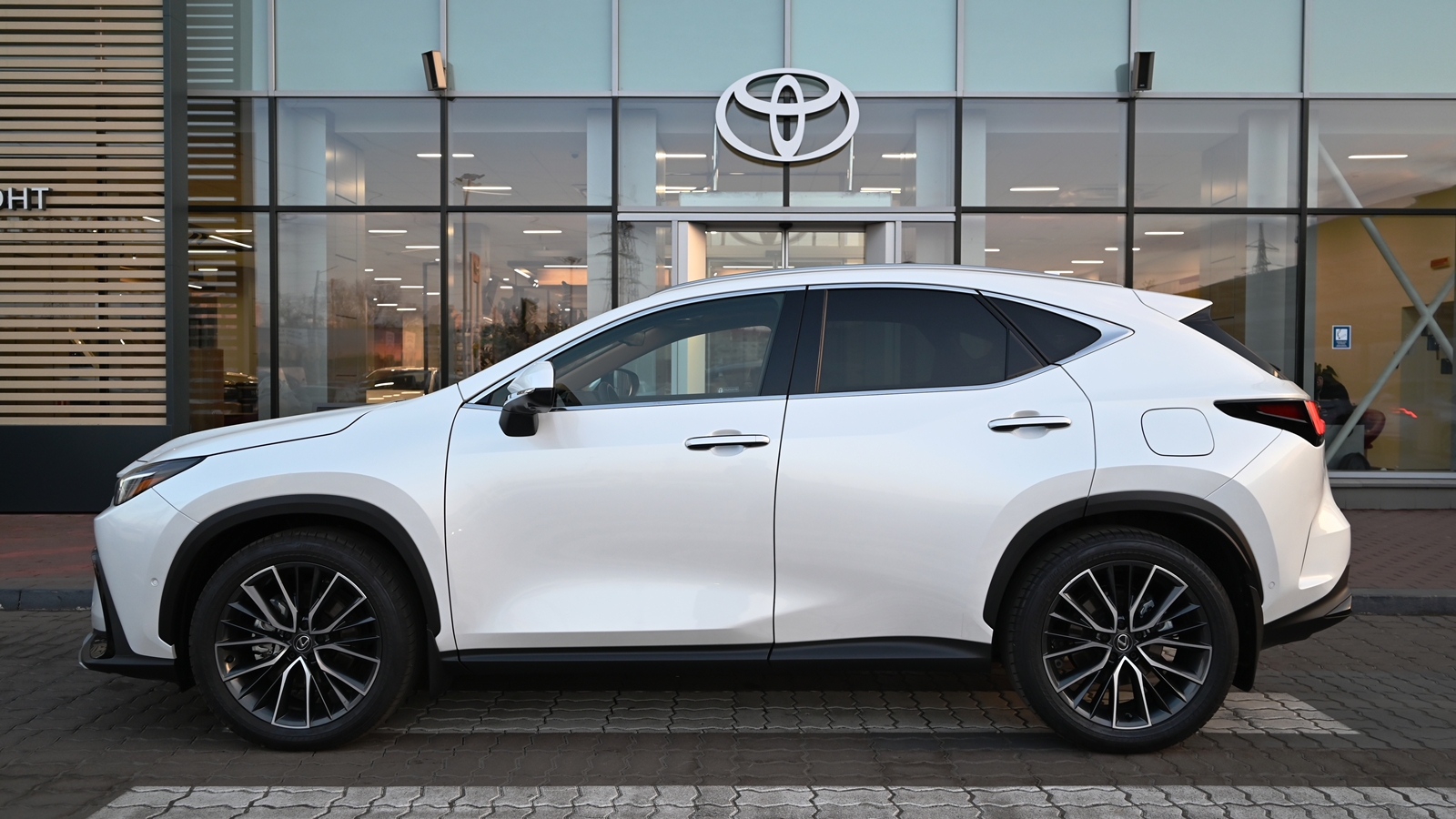 Lexus NX 450h+ 2024 року, Універсал, Тойота Центр Київ "Сіті Плаза", м.Київ | Фото № 3 Lexus NX 450h+ 2024 року з пробігом 3996 км, Універсал, Тойота Центр Київ "Сіті Плаза", м.Київ - 3153230 ГРН | Фото № 3