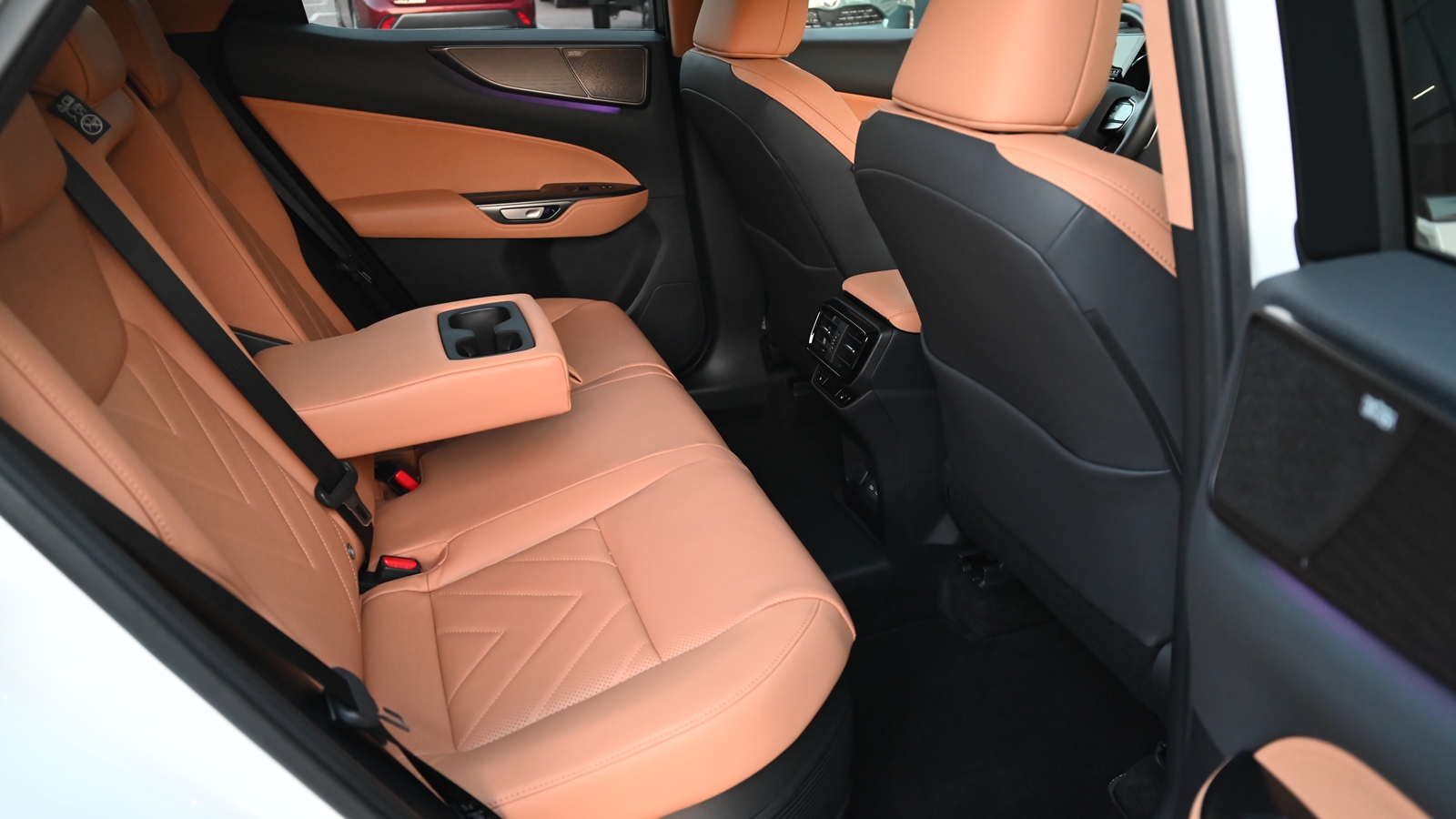 Lexus NX 450h+ 2024 року, Універсал, Тойота Центр Київ "Сіті Плаза", м.Київ | Фото № 7 Lexus NX 450h+ 2024 року з пробігом 3996 км, Універсал, Тойота Центр Київ "Сіті Плаза", м.Київ - 3153230 ГРН | Фото № 7