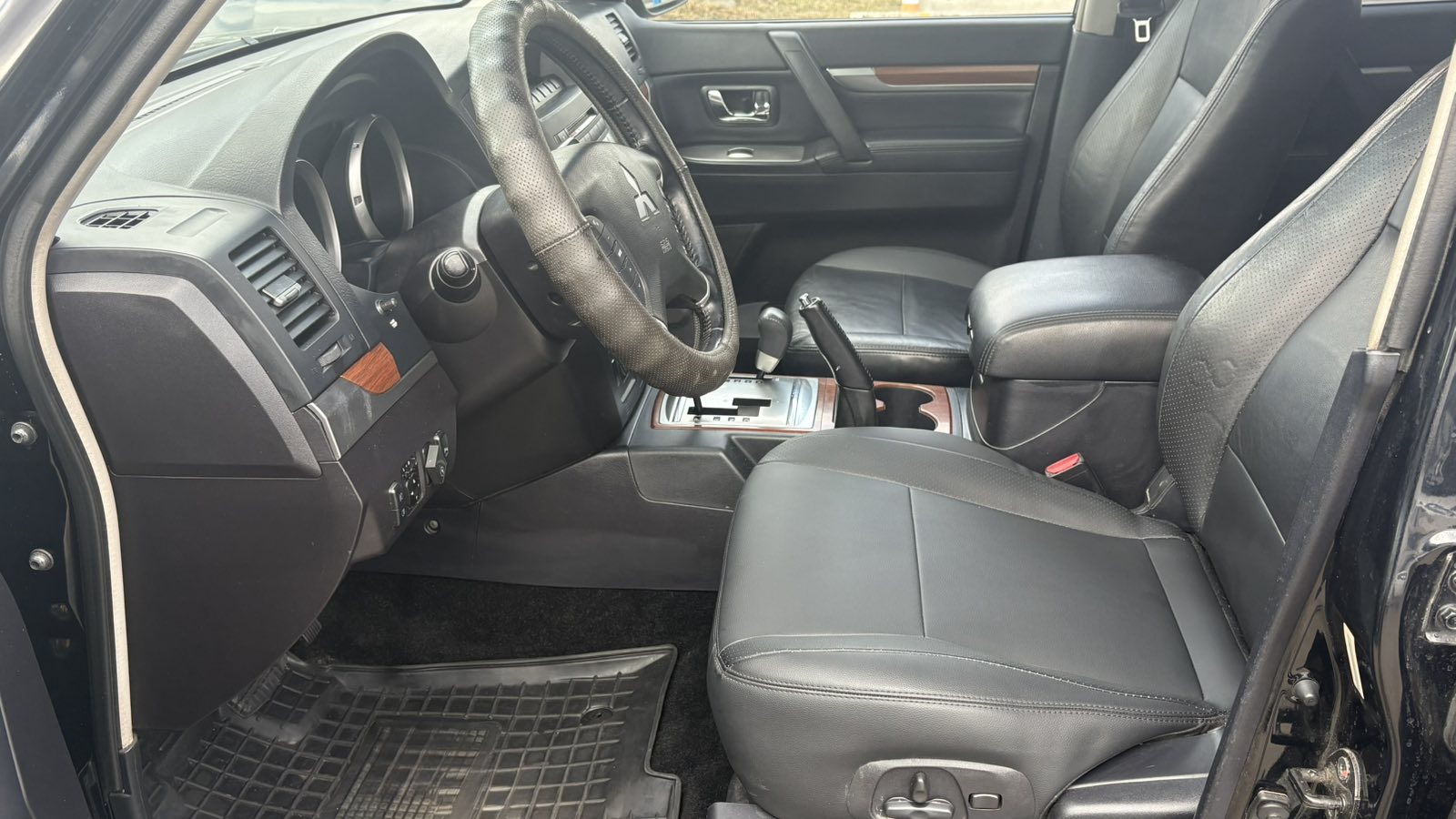 Інші авто MITSUBISHI Pajero Wagon 2007 року з пробігом 311159 км, Універсал, Тойота Центр Київ "Автосаміт Укравто", м.Київ - 487200 ГРН | Фото № 12