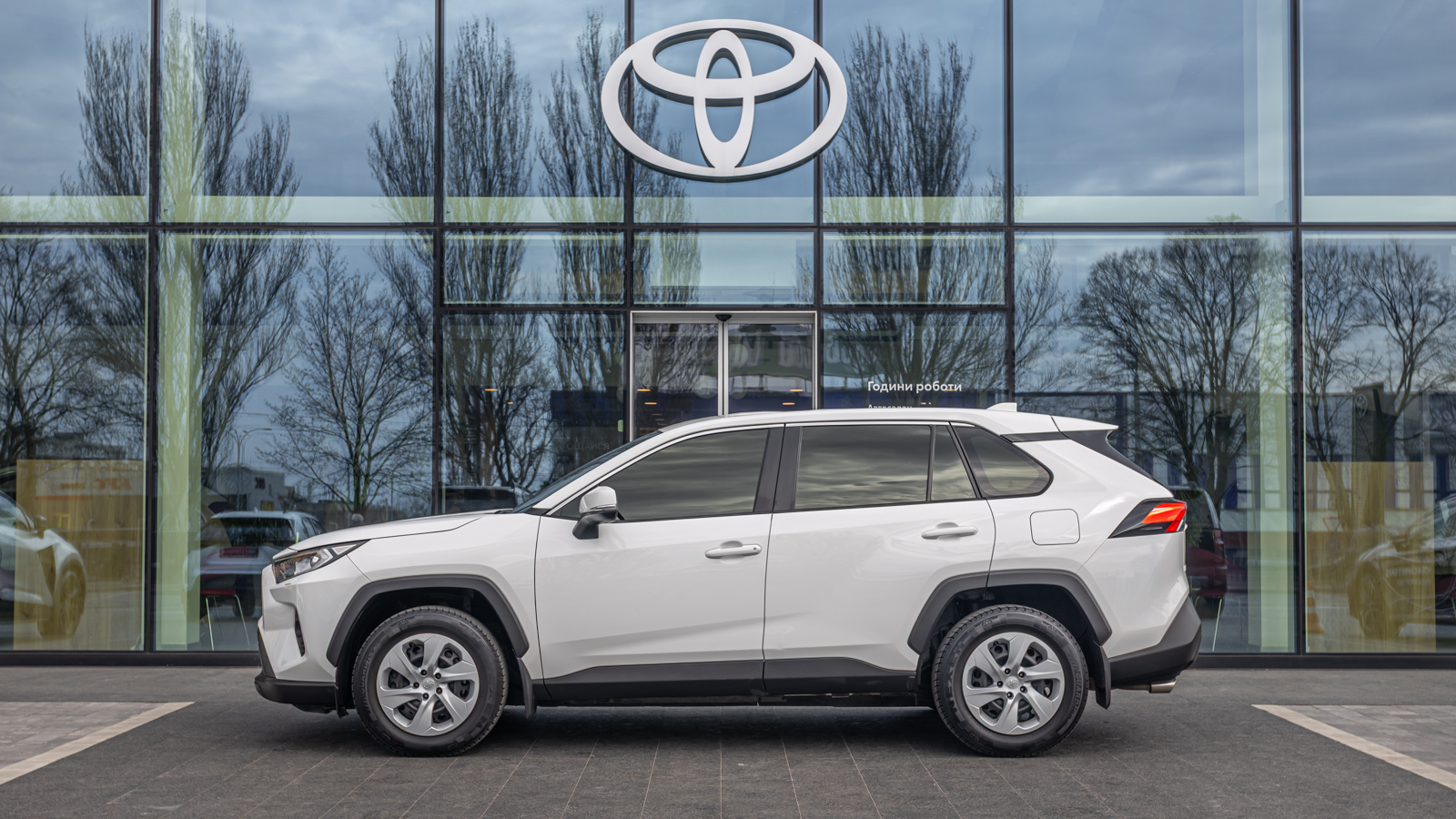 Toyota RAV4 2021 року з пробігом 71517 км, Універсал, Тойота Центр Дніпро "Алмаз Мотор" на Запорізькому шосе, м.Дніпро - 1050000 ГРН | Фото № 3