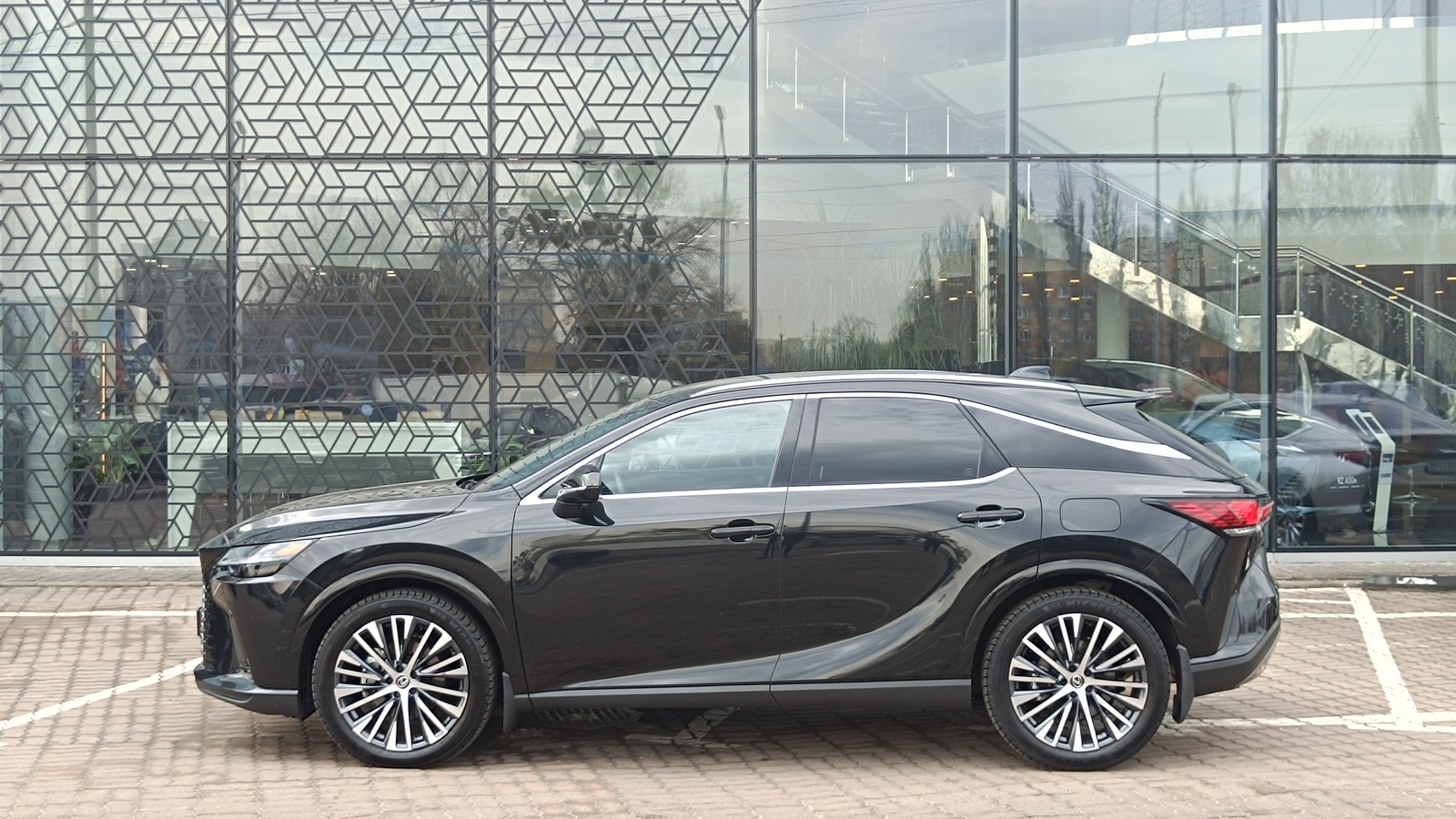 Lexus RX 2023 року з пробігом 60484 км, Універсал, Лексус Київ Захід, м.Київ - 2802000 ГРН | Фото № 3