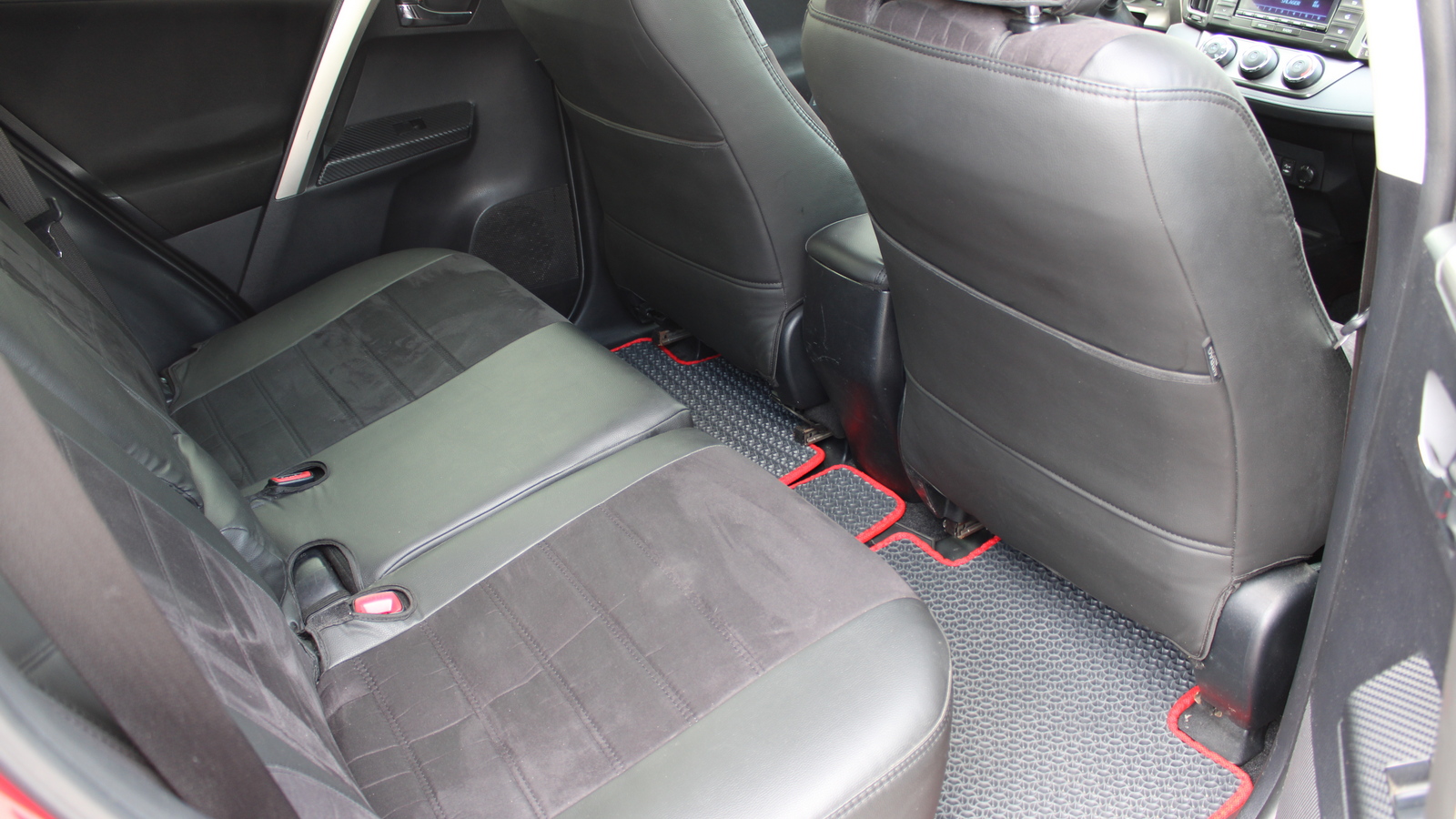 Toyota RAV4 2014 року з пробігом 163083 км, Універсал, Тойота Центр Черкаси "Мотор Сіті", м.Черкаси - 730000 ГРН | Фото № 7