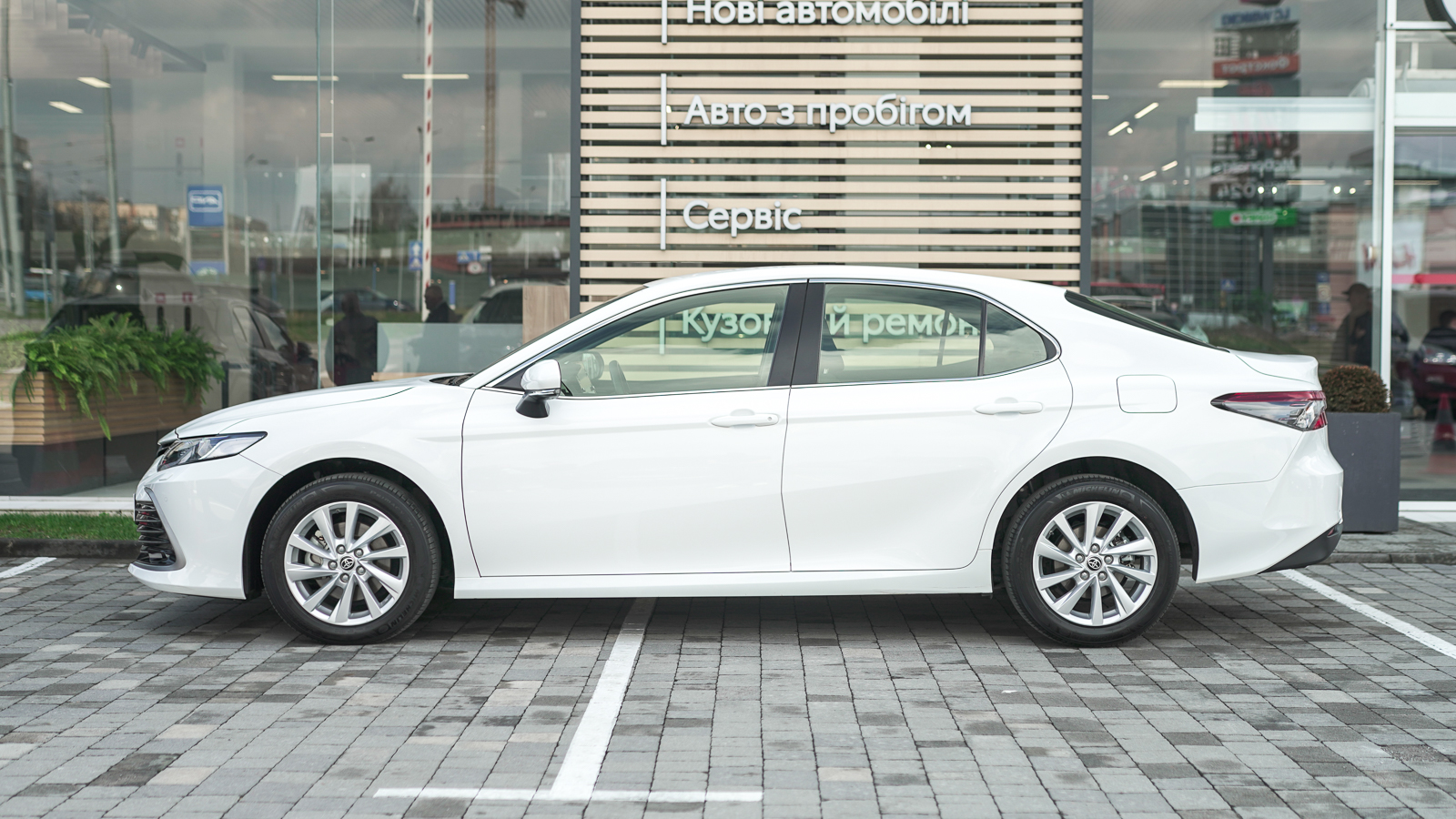 Toyota CAMRY 2023 року з пробігом 19598 км, Седан, Тойота Центр Львів "Діамант", м.Львів - 1332850 ГРН | Фото № 3