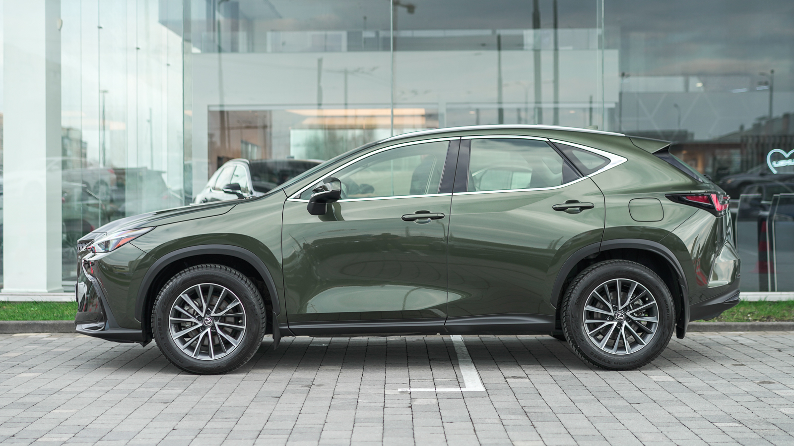 Lexus NX 2022 року з пробігом 36594 км, Універсал, Лексус Львів, м.Львів - 2091500 ГРН | Фото № 3