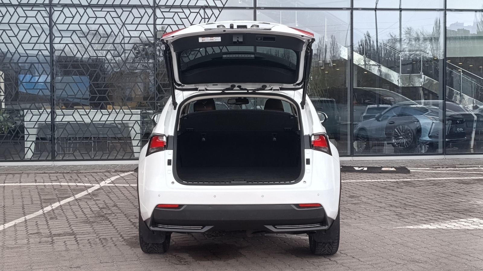 Lexus NX 2015 року, Універсал, Лексус Київ Захід, м.Київ | Фото № 10 Lexus NX 2015 року з пробігом 145000 км, Універсал, Лексус Київ Захід, м.Київ - 1150000 ГРН | Фото № 10