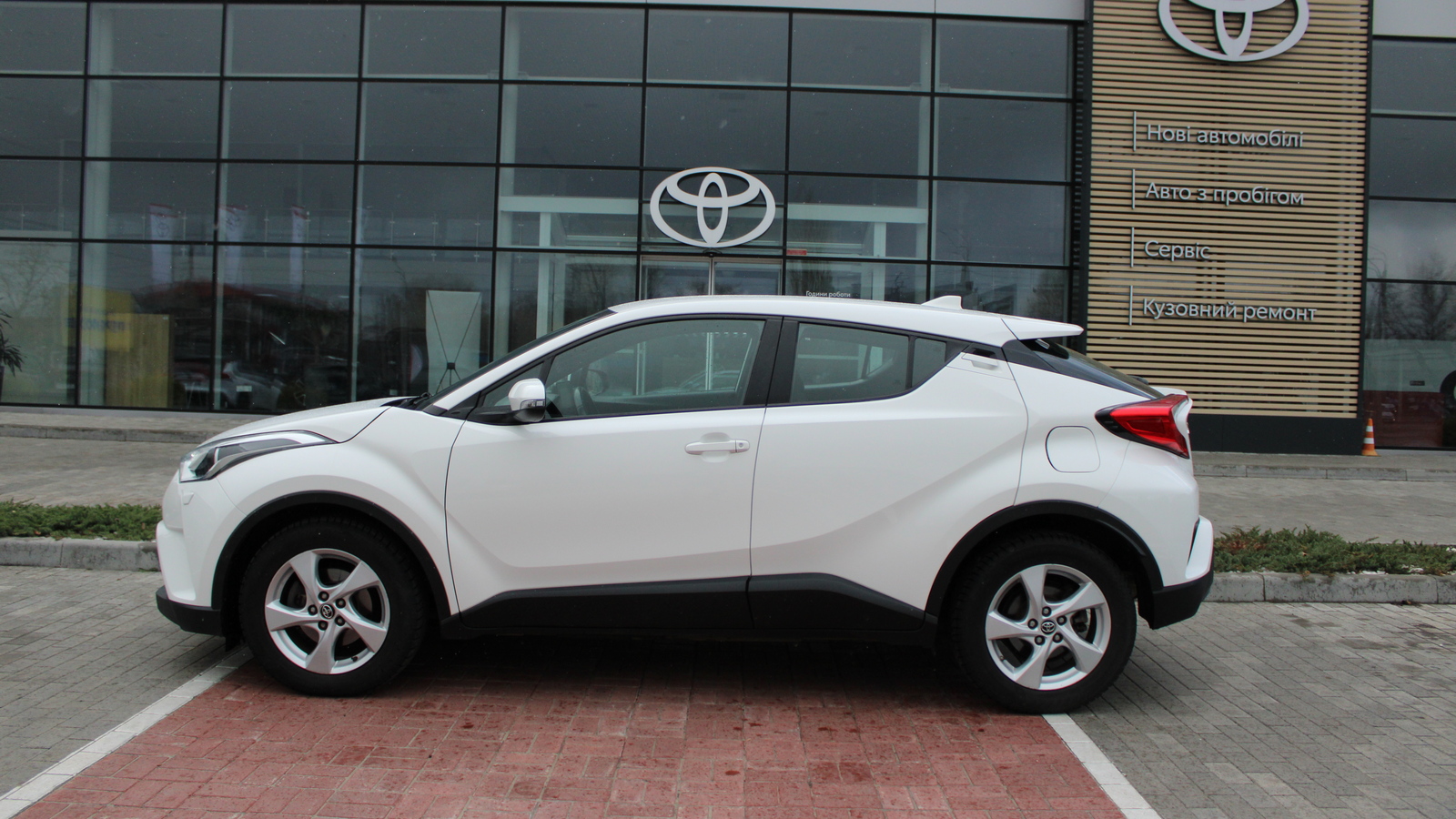 Toyota C-HR 2017 року, Універсал, Тойота Центр Черкаси "Мотор Сіті", м.Черкаси | Фото № 3 Toyota C-HR 2017 року з пробігом 129771 км, Універсал, Тойота Центр Черкаси "Мотор Сіті", м.Черкаси - 823000 ГРН | Фото № 3