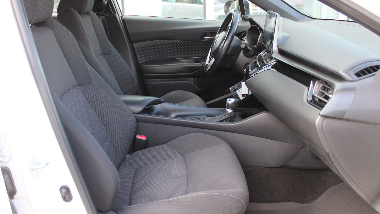 Toyota C-HR 2017 року, Універсал, Тойота Центр Черкаси "Мотор Сіті", м.Черкаси | Фото № 6 Toyota C-HR 2017 року з пробігом 129771 км, Універсал, Тойота Центр Черкаси "Мотор Сіті", м.Черкаси - 823000 ГРН | Фото № 6