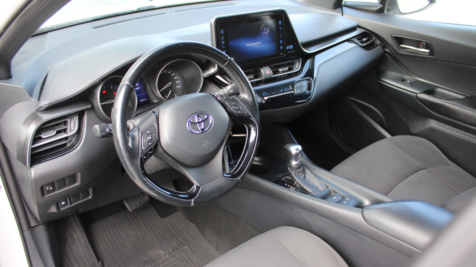 Toyota C-HR 2017 року, Універсал, Тойота Центр Черкаси "Мотор Сіті", м.Черкаси | Фото № 12 Toyota C-HR 2017 року з пробігом 129771 км, Універсал, Тойота Центр Черкаси "Мотор Сіті", м.Черкаси - 823000 ГРН | Фото № 12