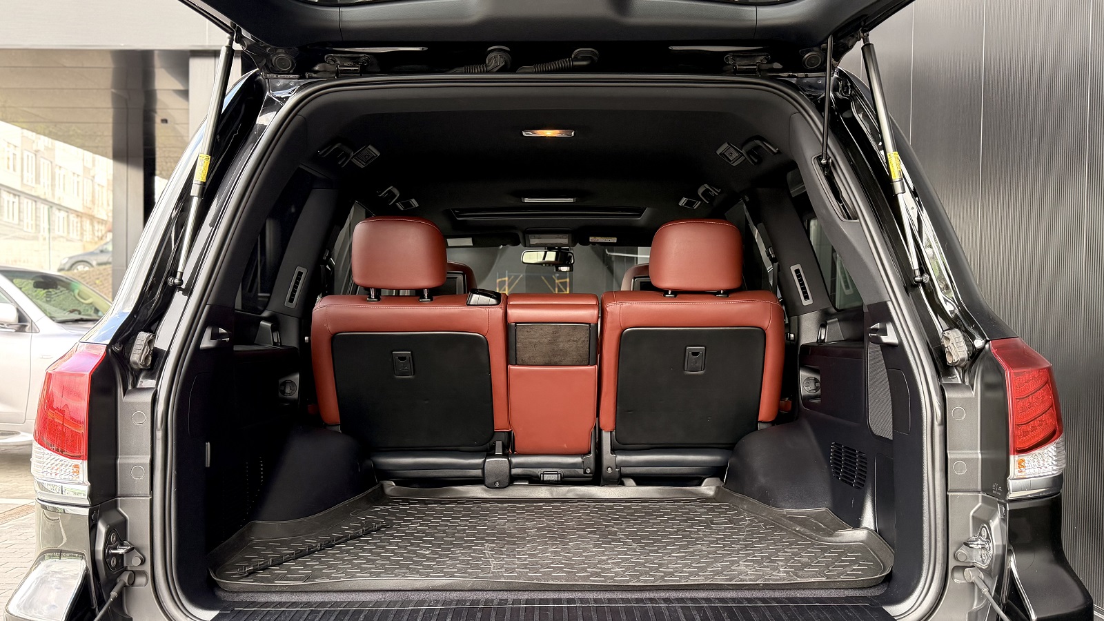 Lexus LX 2013 року, Універсал, Лексус Одеса, м.Одеса | Фото № 10 Lexus LX 2013 року з пробігом 229730 км, Універсал, Лексус Одеса, м.Одеса - 1734890 ГРН | Фото № 10