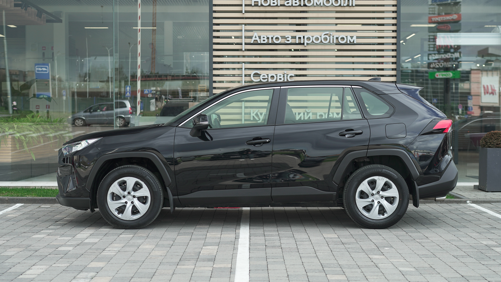 Toyota RAV4 2020 року, Універсал, Тойота Центр Львів "Діамант", м.Львів | Фото № 3 Toyota RAV4 2020 року з пробігом 38173 км, Універсал, Тойота Центр Львів "Діамант", м.Львів - 1136200 ГРН | Фото № 3