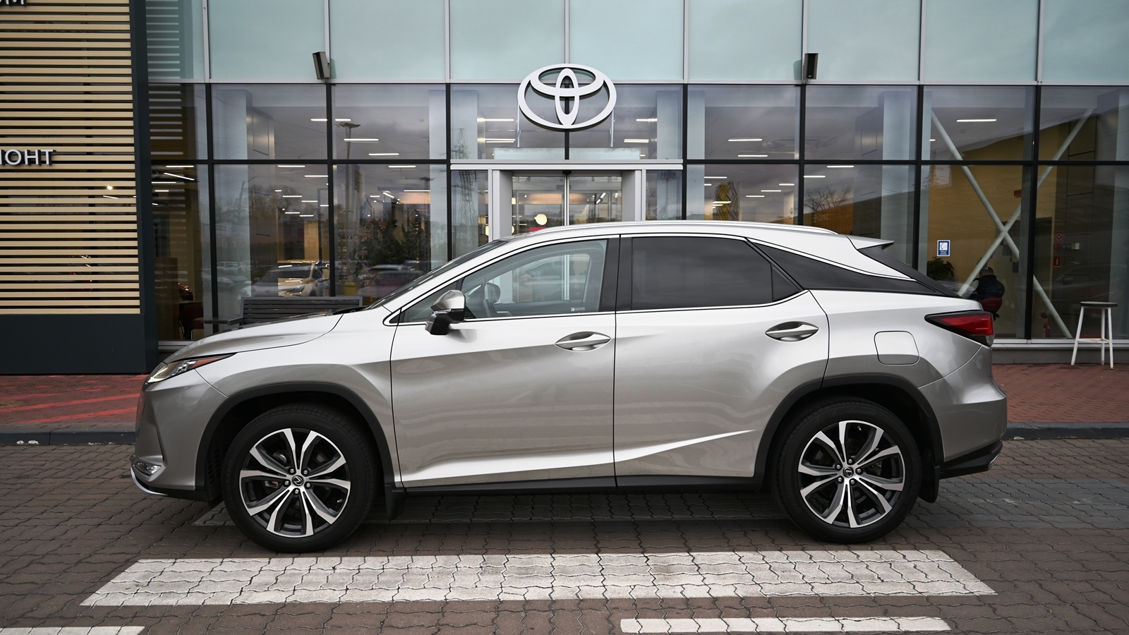 Lexus RX 2019 року, Універсал, Тойота Центр Київ "Сіті Плаза", м.Київ | Фото № 3 Lexus RX 2019 року з пробігом 72138 км, Універсал, Тойота Центр Київ "Сіті Плаза", м.Київ - 1645471 ГРН | Фото № 3