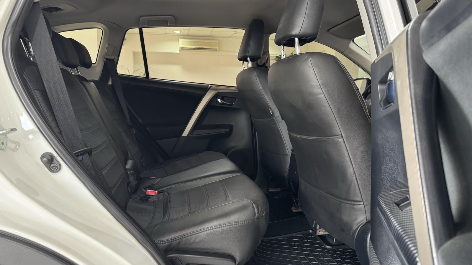 Toyota RAV4 2013 року, Універсал, Тойота Центр Ужгород "Карат Мотор", м.Ужгород | Фото № 7 Toyota RAV4 2013 року з пробігом 249743 км, Універсал, Тойота Центр Ужгород "Карат Мотор", м.Ужгород - 595000 ГРН | Фото № 7