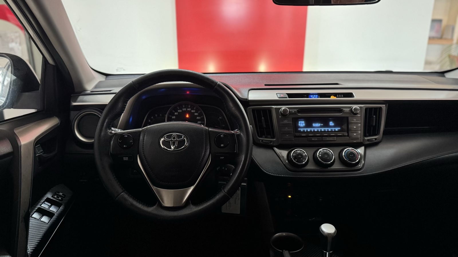 Toyota RAV4 2013 року, Універсал, Тойота Центр Ужгород "Карат Мотор", м.Ужгород | Фото № 9 Toyota RAV4 2013 року з пробігом 249743 км, Універсал, Тойота Центр Ужгород "Карат Мотор", м.Ужгород - 595000 ГРН | Фото № 9