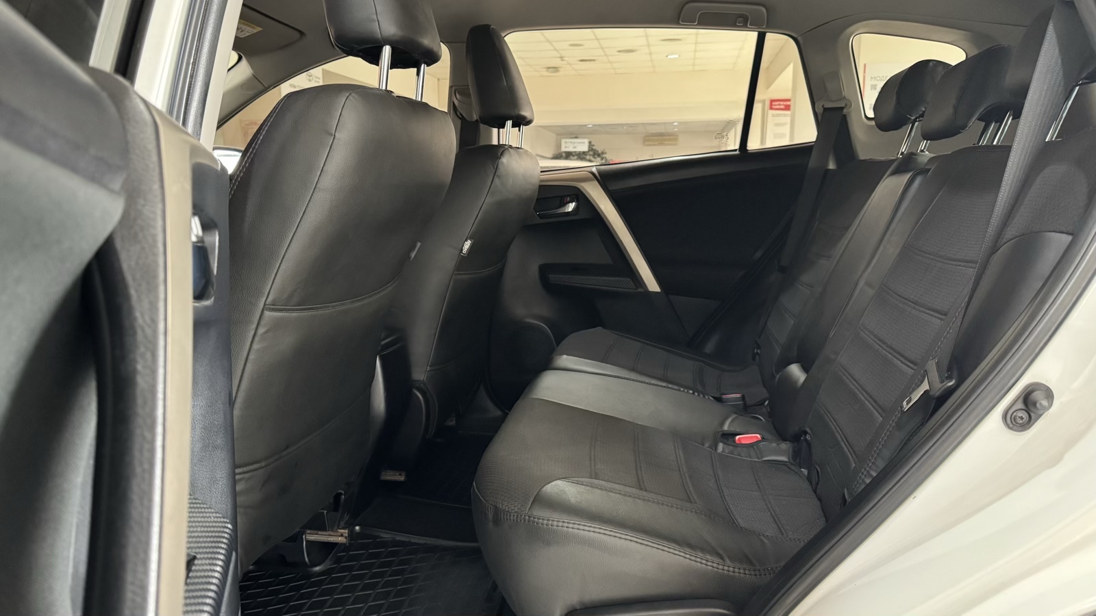 Toyota RAV4 2013 року, Універсал, Тойота Центр Ужгород "Карат Мотор", м.Ужгород | Фото № 11 Toyota RAV4 2013 року з пробігом 249743 км, Універсал, Тойота Центр Ужгород "Карат Мотор", м.Ужгород - 595000 ГРН | Фото № 11