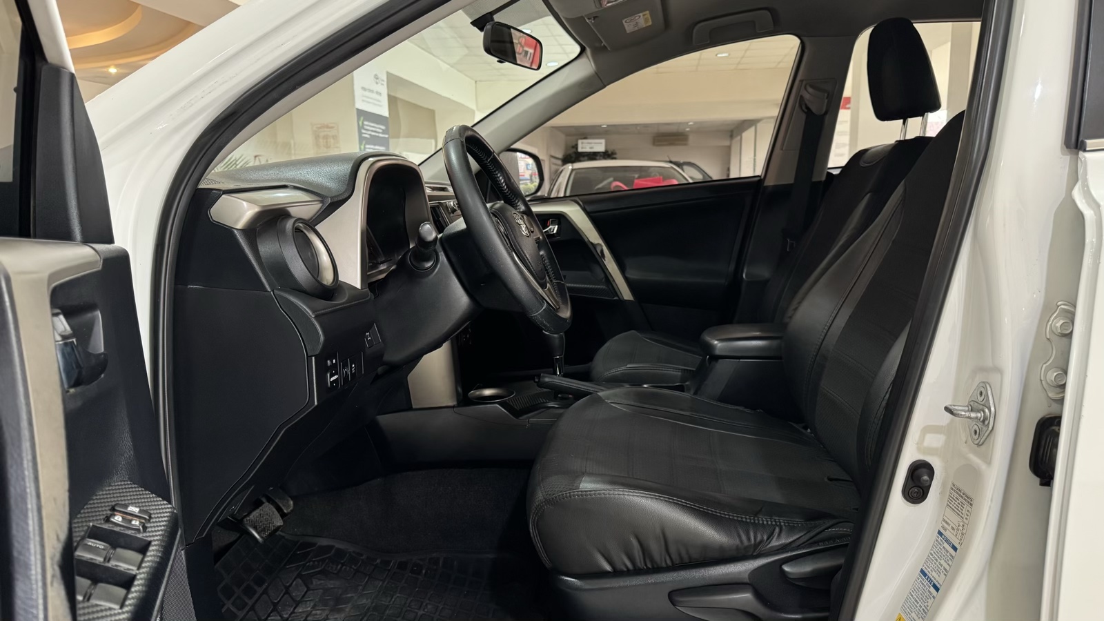 Toyota RAV4 2013 року, Універсал, Тойота Центр Ужгород "Карат Мотор", м.Ужгород | Фото № 12 Toyota RAV4 2013 року з пробігом 249743 км, Універсал, Тойота Центр Ужгород "Карат Мотор", м.Ужгород - 595000 ГРН | Фото № 12