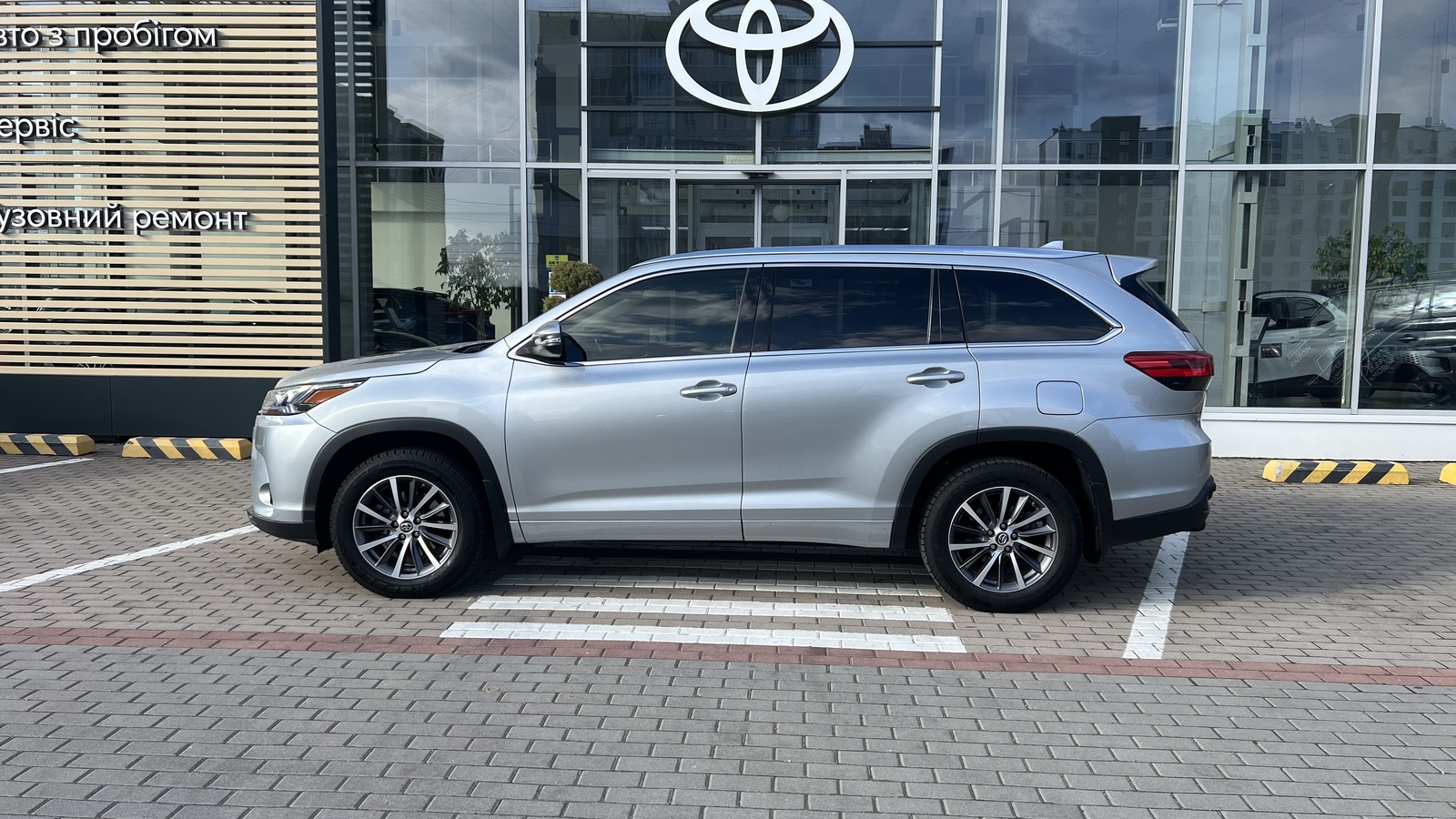 Toyota HIGHLANDER 2018 року, Універсал, Тойота Центр Чернігів "Соллі-Плюс", м.Чернігів | Фото № 3 Toyota HIGHLANDER 2018 року з пробігом 64784 км, Універсал, Тойота Центр Чернігів "Соллі-Плюс", м.Чернігів - 1254000 ГРН | Фото № 3